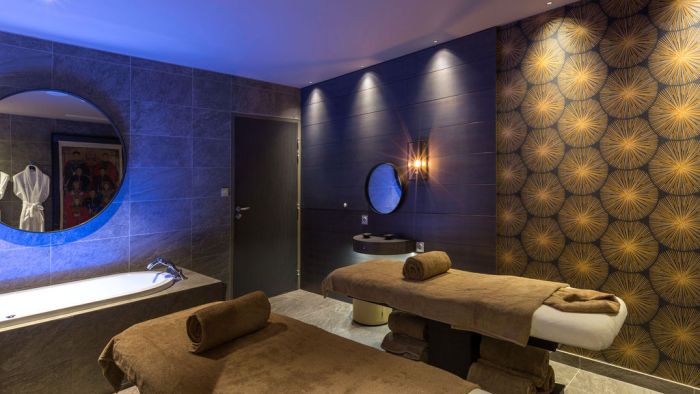 [Wellness & spa side...]