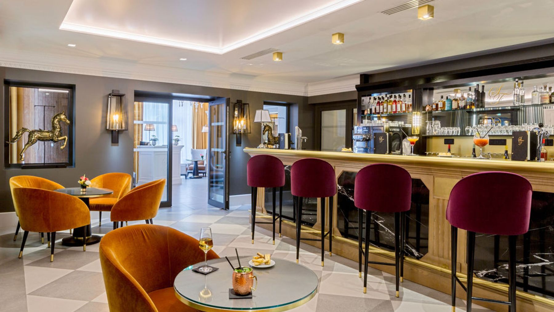 Tasting and relaxation at the lounge wine bar