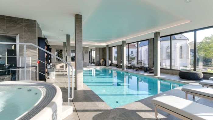 [Wellness & spa side...]