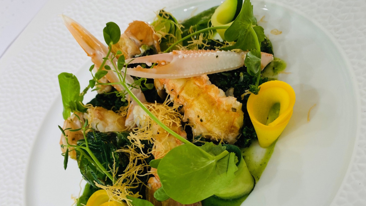 Entrée - Langoustine snakée, purée estragon gourgette et choux kales, sauce ricorée.jpeg