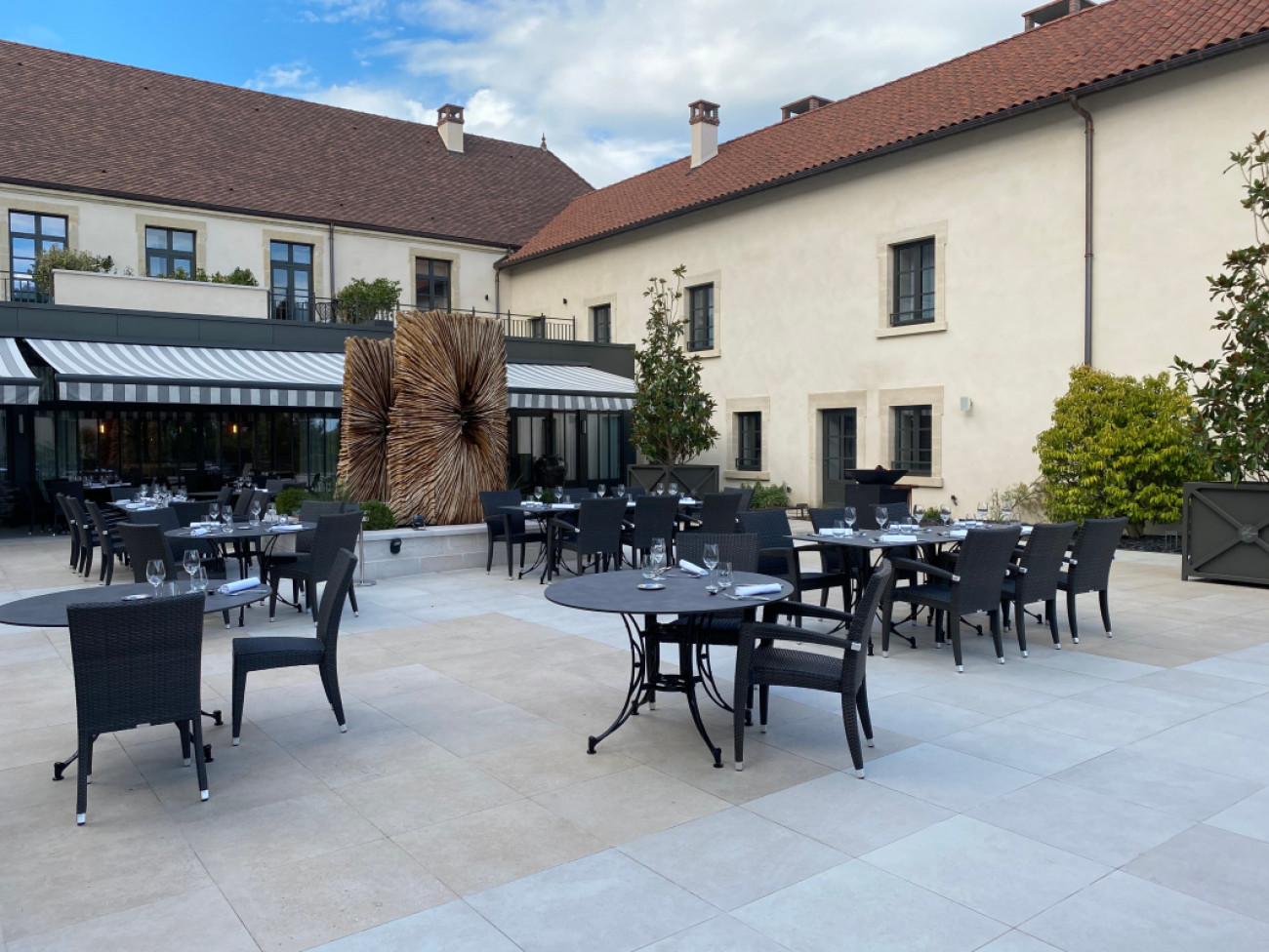 Patio 2 Fontaines  .jpg